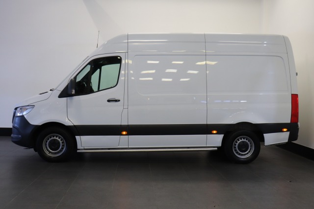 Mercedes-Benz Sprinter 311 2.2 CDI L2H2 EURO 6 - A/C Climate - Sidebars - Camera - € 14.950,- Excl. Mercedes-Benz Sprinter 311 2.2 CDI L2H2 EURO 6 - A/C Climate - Sidebars - Camera - € 14.950,- Excl.