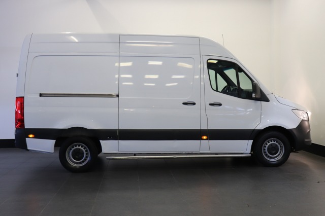 Mercedes-Benz Sprinter 311 2.2 CDI L2H2 EURO 6 - A/C Climate - Sidebars - Camera - € 14.950,- Excl. Mercedes-Benz Sprinter 311 2.2 CDI L2H2 EURO 6 - A/C Climate - Sidebars - Camera - € 14.950,- Excl.