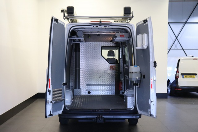 Volkswagen Crafter 2.0 TDI L3H3 EURO 6 - A/C climate - Cruise - Camera - € 17.900,- Excl.