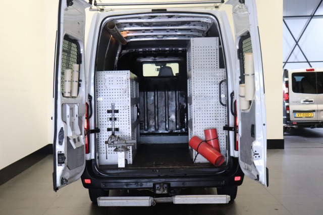 Renault Master 2.3 dCi 135PK L2H2 EURO 6 - Airco - Cruise - PDC - €14.499,- Excl. Renault Master 2.3 dCi 135PK L2H2 EURO 6 - Airco - Cruise - PDC - €14.499,- Excl.