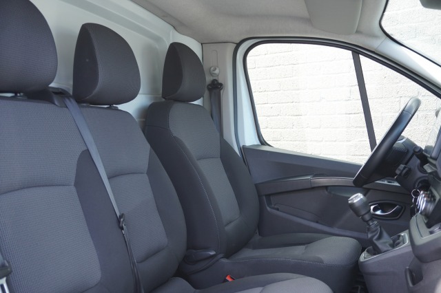Renault Trafic 2.0 dCi 130PK EURO 6 - Airco - Navi - Camera - Cruise - €15.900,- Excl.