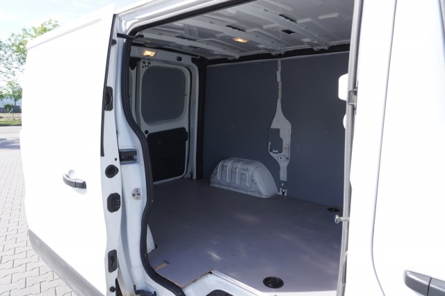 Renault Trafic 2.0 dCi 130PK EURO 6 - Airco - Navi - Camera - Cruise - €15.900,- Excl.