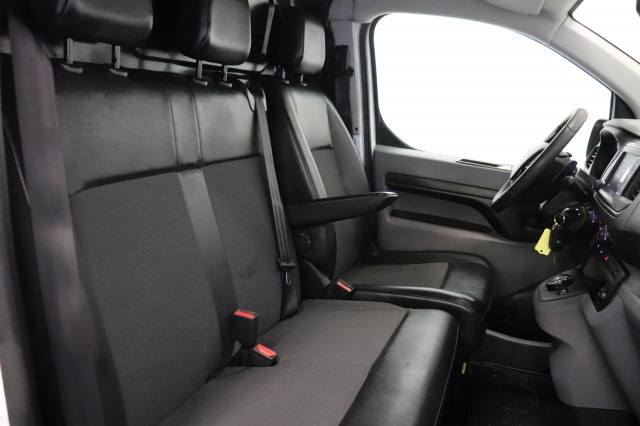 Opel Vivaro 2.0 CDTI 122PK L2 Automaat EURO 6 - Airco - Navi - Cruise - € 14.950,- Excl.