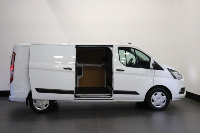 Ford Transit Custom 2.0 TDCI Automaat 2x Schuifdeur L2 EURO 6 - Airco - ACC - Trekhaak - € 16.900,- Excl. Ford Transit Custom 2.0 TDCI Automaat 2x Schuifdeur L2 EURO 6 - Airco - ACC - Trekhaak - € 16.900,- Excl.