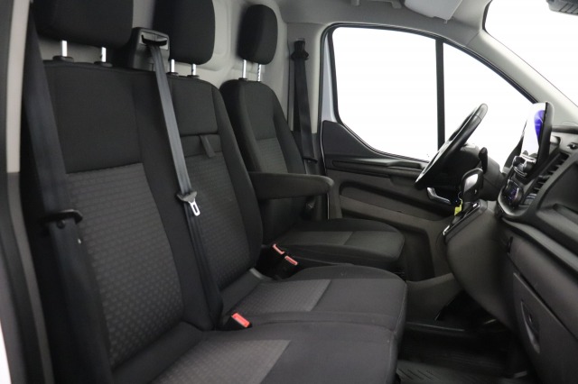 Ford Transit Custom 2.0 TDCI Automaat 2x Schuifdeur L2 EURO 6 - Airco - ACC - Trekhaak - € 16.900,- Excl. Ford Transit Custom 2.0 TDCI Automaat 2x Schuifdeur L2 EURO 6 - Airco - ACC - Trekhaak - € 16.900,- Excl.