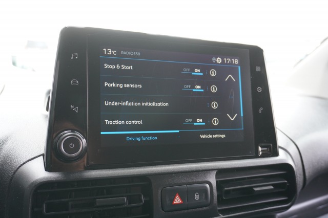 Peugeot Partner 1.5 BlueHDI 130PK Automaat EURO 6 - Airco - Cruise - PDC - €10.900,- Excl. Peugeot Partner 1.5 BlueHDI 130PK Automaat EURO 6 - Airco - Cruise - PDC - €10.900,- Excl.