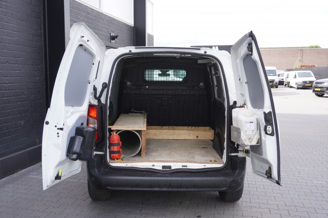 Peugeot Partner 1.5 BlueHDI 130PK Automaat EURO 6 - Airco - Cruise - PDC - €10.900,- Excl. Peugeot Partner 1.5 BlueHDI 130PK Automaat EURO 6 - Airco - Cruise - PDC - €10.900,- Excl.