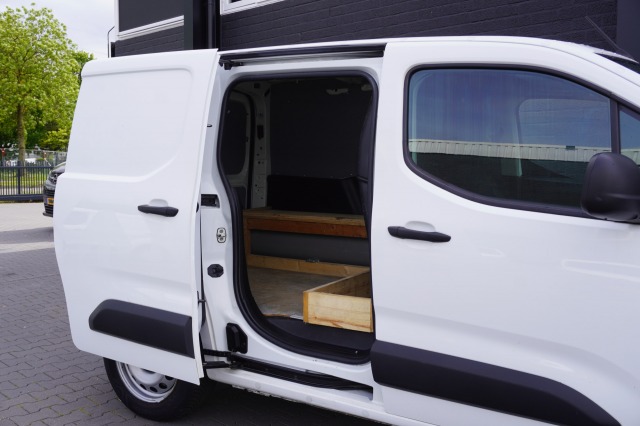 Peugeot Partner 1.5 BlueHDI 130PK Automaat EURO 6 - Airco - Cruise - PDC - €10.900,- Excl. Peugeot Partner 1.5 BlueHDI 130PK Automaat EURO 6 - Airco - Cruise - PDC - €10.900,- Excl.