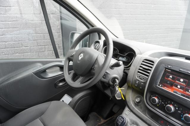 Renault Trafic 2.0 dCi 120PK EURO 6 - Airco - Navi - Cruise - €10.950,- Excl.