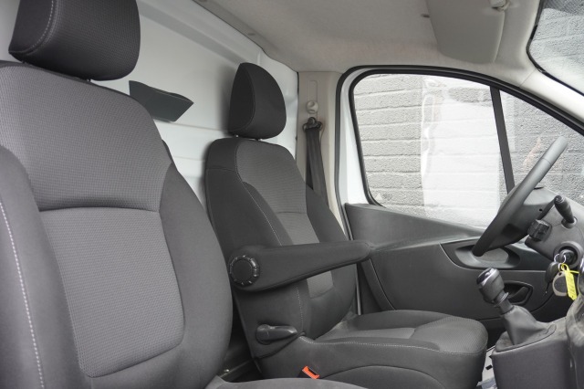 Renault Trafic 2.0 dCi 120PK EURO 6 - Airco - Navi - Cruise - €10.950,- Excl. Renault Trafic 2.0 dCi 120PK EURO 6 - Airco - Navi - Cruise - €10.950,- Excl.