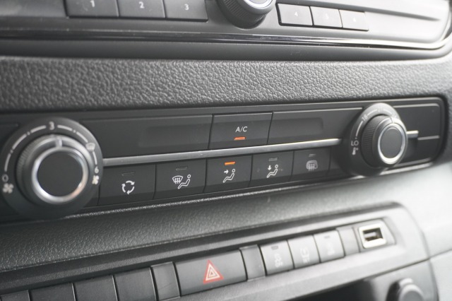 Peugeot Expert 2.0 BlueHDI 145PK L3 Dubbele Cabine Automaat EURO 6 - Airco - Cruise - PDC - € 18.950,- Excl. Peugeot Expert 2.0 BlueHDI 145PK L3 Dubbele Cabine Automaat EURO 6 - Airco - Cruise - PDC - € 18.950,- Excl.