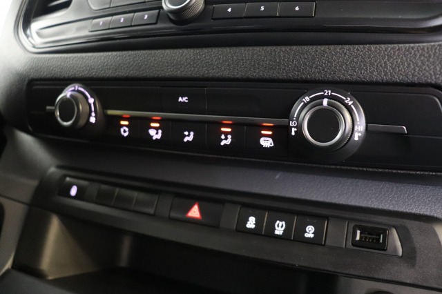 Peugeot Expert 2.0 BlueHDI 145PK L3 Dubbele Cabine Automaat EURO 6 - Airco - Cruise - PDC - € 18.950,- Excl. Peugeot Expert 2.0 BlueHDI 145PK L3 Dubbele Cabine Automaat EURO 6 - Airco - Cruise - PDC - € 18.950,- Excl.