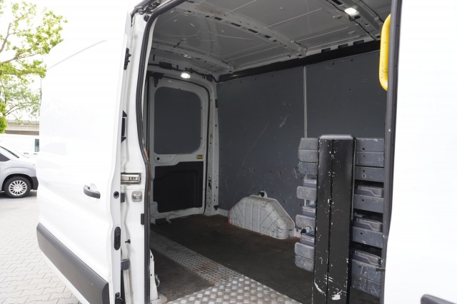 Ford Transit 2.0 TDCI 130PK L2H2 EURO 6 - Airco - Navi - Cruise - € 13.900,- Excl. Ford Transit 2.0 TDCI 130PK L2H2 EURO 6 - Airco - Navi - Cruise - € 13.900,- Excl.