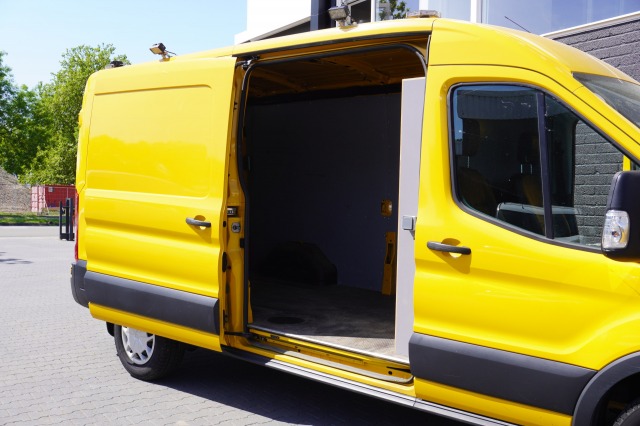 Ford Transit 2.0 TDCI 130PK L3H2 EURO 6 - Airco - Cruise - PDC - € 13.950,- Excl. Ford Transit 2.0 TDCI 130PK L3H2 EURO 6 - Airco - Cruise - PDC - € 13.950,- Excl.