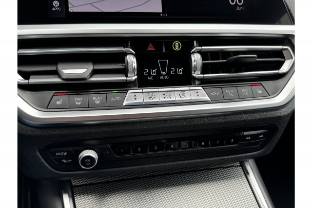 BMW 3 Serie Touring 330e High Executive M-Sport Shadowline 293PK | Laser | H&K Audio | Camera | NL Auto | €31.900,- Incl. BTW BMW 3 Serie Touring 330e High Executive M-Sport Shadowline 293PK | Laser | H&K Audio | Camera | NL Auto | €31.900,- Incl. BTW