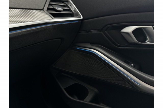 BMW 3 Serie Touring 330e High Executive M-Sport Shadowline 293PK | Laser | H&K Audio | Camera | NL Auto | €31.900,- Incl. BTW BMW 3 Serie Touring 330e High Executive M-Sport Shadowline 293PK | Laser | H&K Audio | Camera | NL Auto | €31.900,- Incl. BTW