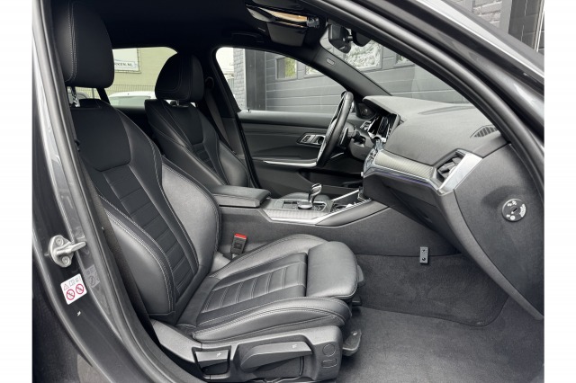 BMW 3 Serie Touring 330e High Executive M-Sport Shadowline 293PK | Laser | H&K Audio | Camera | NL Auto | €31.900,- Incl. BTW BMW 3 Serie Touring 330e High Executive M-Sport Shadowline 293PK | Laser | H&K Audio | Camera | NL Auto | €31.900,- Incl. BTW