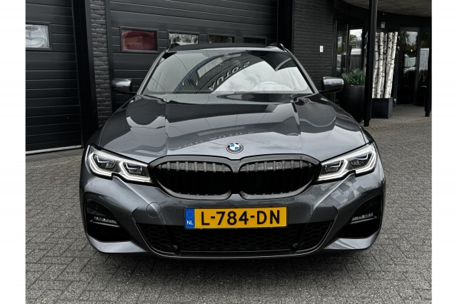 BMW 3 Serie Touring 330e High Executive M-Sport Shadowline 293PK | Laser | H&K Audio | Camera | NL Auto | €31.900,- Incl. BTW BMW 3 Serie Touring 330e High Executive M-Sport Shadowline 293PK | Laser | H&K Audio | Camera | NL Auto | €31.900,- Incl. BTW