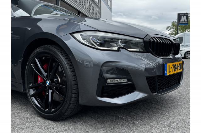 BMW 3 Serie Touring 330e High Executive M-Sport Shadowline 293PK | Laser | H&K Audio | Camera | NL Auto | €31.900,- Incl. BTW BMW 3 Serie Touring 330e High Executive M-Sport Shadowline 293PK | Laser | H&K Audio | Camera | NL Auto | €31.900,- Incl. BTW