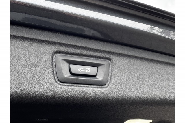 BMW 3 Serie Touring 330e High Executive M-Sport Shadowline 293PK | Laser | H&K Audio | Camera | NL Auto | €31.900,- Incl. BTW BMW 3 Serie Touring 330e High Executive M-Sport Shadowline 293PK | Laser | H&K Audio | Camera | NL Auto | €31.900,- Incl. BTW