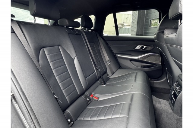 BMW 3 Serie Touring 330e High Executive M-Sport Shadowline 293PK | Laser | H&K Audio | Camera | NL Auto | €31.900,- Incl. BTW BMW 3 Serie Touring 330e High Executive M-Sport Shadowline 293PK | Laser | H&K Audio | Camera | NL Auto | €31.900,- Incl. BTW