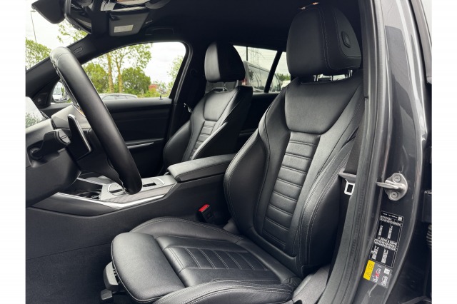 BMW 3 Serie Touring 330e High Executive M-Sport Shadowline 293PK | Laser | H&K Audio | Camera | NL Auto | €31.900,- Incl. BTW BMW 3 Serie Touring 330e High Executive M-Sport Shadowline 293PK | Laser | H&K Audio | Camera | NL Auto | €31.900,- Incl. BTW