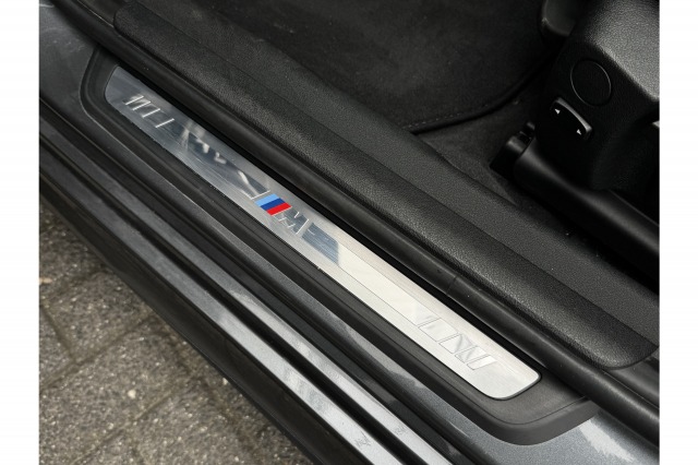 BMW 3 Serie Touring 330e High Executive M-Sport Shadowline 293PK | Laser | H&K Audio | Camera | NL Auto | €31.900,- Incl. BTW BMW 3 Serie Touring 330e High Executive M-Sport Shadowline 293PK | Laser | H&K Audio | Camera | NL Auto | €31.900,- Incl. BTW