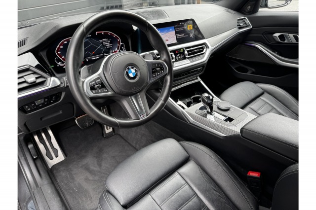BMW 3 Serie Touring 330e High Executive M-Sport Shadowline 293PK | Laser | H&K Audio | Camera | NL Auto | €31.900,- Incl. BTW BMW 3 Serie Touring 330e High Executive M-Sport Shadowline 293PK | Laser | H&K Audio | Camera | NL Auto | €31.900,- Incl. BTW