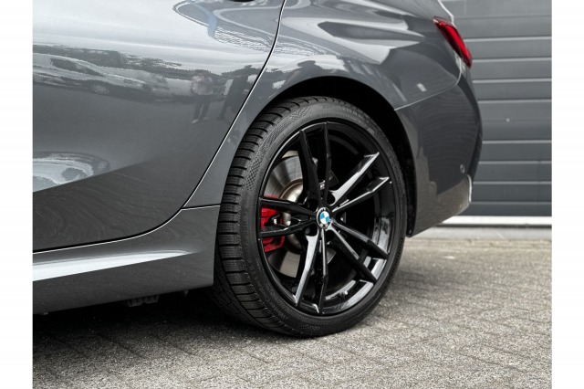BMW 3 Serie Touring 330e High Executive M-Sport Shadowline 293PK | Laser | H&K Audio | Camera | NL Auto | €31.900,- Incl. BTW BMW 3 Serie Touring 330e High Executive M-Sport Shadowline 293PK | Laser | H&K Audio | Camera | NL Auto | €31.900,- Incl. BTW