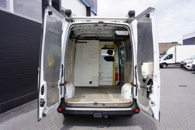 Renault Master 2.3 dCi 130PK L2H2 EURO 6 - Airco - Cruise - Camera - € 9.900,- Excl. Renault Master 2.3 dCi 130PK L2H2 EURO 6 - Airco - Cruise - Camera - € 9.900,- Excl.