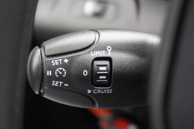 Peugeot Partner 1.2 Benzine! EURO 6 - Airco - Navi - Cruise - €11.900,- Excl. Peugeot Partner 1.2 Benzine! EURO 6 - Airco - Navi - Cruise - €11.900,- Excl.