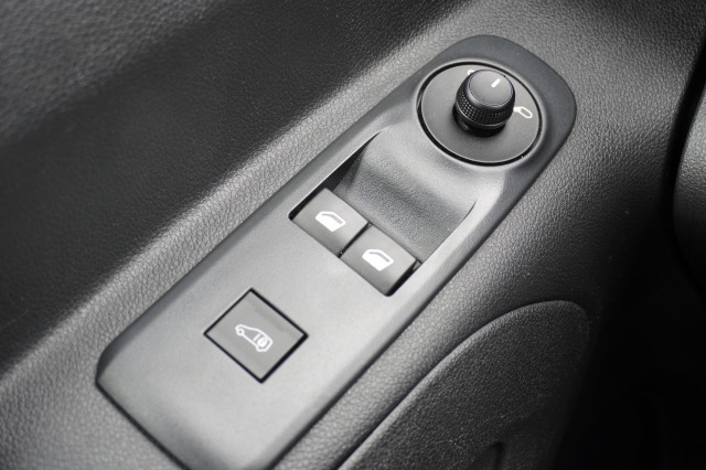 Peugeot Partner 1.2 Benzine! EURO 6 - Airco - Navi - Cruise - €11.900,- Excl. Peugeot Partner 1.2 Benzine! EURO 6 - Airco - Navi - Cruise - €11.900,- Excl.