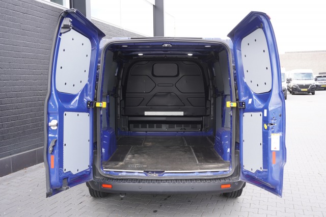 Ford Transit Custom 2.0 TDCI 130PK Automaat 2x Schuifdeur EURO 6 - Airco - Navi - Cruise - PDC - € 15.900,- Excl. Ford Transit Custom 2.0 TDCI 130PK Automaat 2x Schuifdeur EURO 6 - Airco - Navi - Cruise - PDC - € 15.900,- Excl.