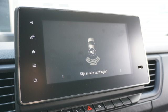 Renault Trafic 2.0 dCi 130PK L2 EURO 6 - Airco - Navi - Cruise - € 15.900,- Excl. Renault Trafic 2.0 dCi 130PK L2 EURO 6 - Airco - Navi - Cruise - € 15.900,- Excl.