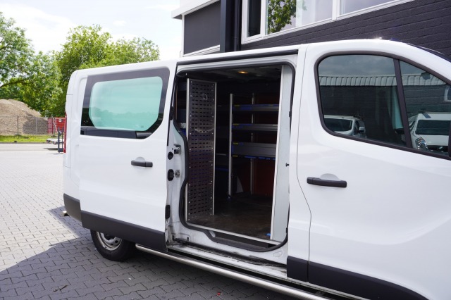 Renault Trafic 2.0 dCi 130PK L2 EURO 6 - Airco - Navi - Cruise - € 15.900,- Excl. Renault Trafic 2.0 dCi 130PK L2 EURO 6 - Airco - Navi - Cruise - € 15.900,- Excl.