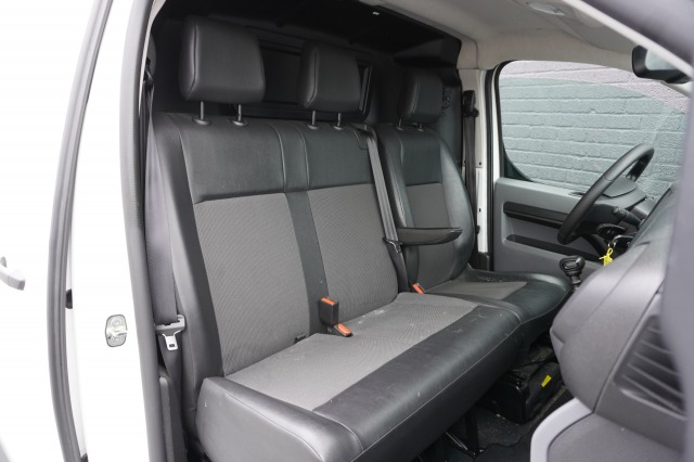 Toyota ProAce Worker 1.5 D-4D 120PK EURO 6 - Airco - Cruise - €12.950,- Excl. Toyota ProAce Worker 1.5 D-4D 120PK EURO 6 - Airco - Cruise - €12.950,- Excl.