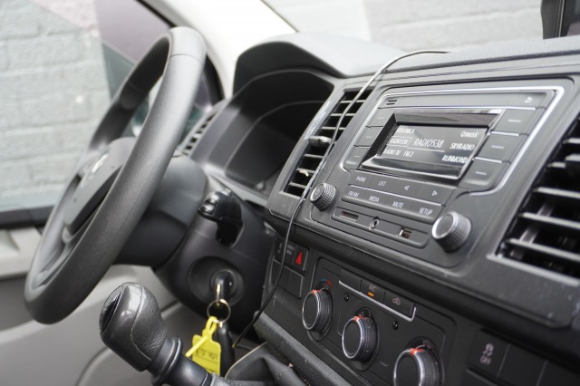 Volkswagen Transporter 2.0 TDI L2 EURO 6 - Airco - Cruise - PDC - € 13.900,- Excl.
