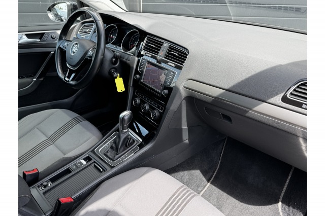 Volkswagen Golf Variant 1.6 TDI Comfortline Automaat | Pano | Climate | Cruise | PDC | €7.900,- incl. BTW