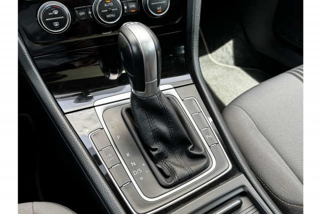 Volkswagen Golf Variant 1.6 TDI Comfortline Automaat | Pano | Climate | Cruise | PDC | €7.900,- incl. BTW