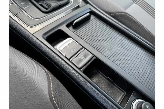 Volkswagen Golf Variant 1.6 TDI Comfortline Automaat | Pano | Climate | Cruise | PDC | €7.900,- incl. BTW