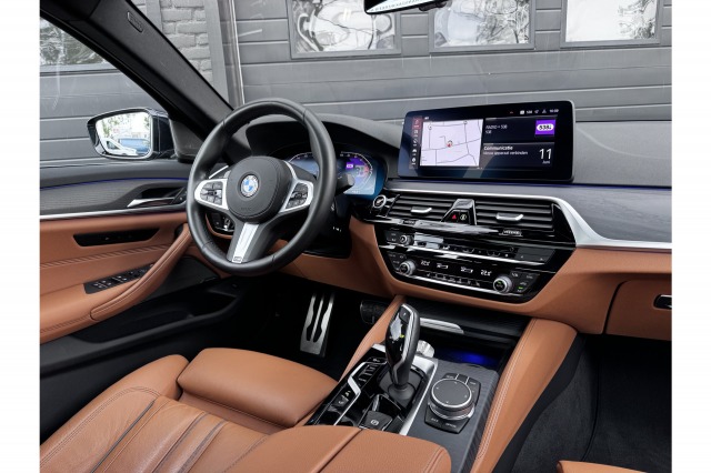 BMW 5 Serie 530i High Executive | Pano | Head up |  Laser | H&K Audio | 360 Camera | €36.900,- Incl. BTW