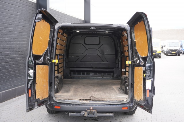 Ford Transit Custom 2.0 TDCI EURO 6 - Airco - Navi - Cruise - Camera - €12.499,- Excl.