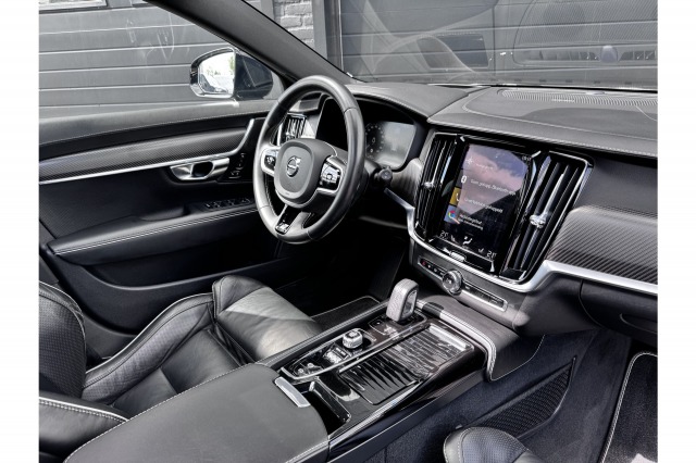 Volvo V90 2.0 T8 AWD R-Design 391PK | Pano | H&K Audio | Head Up | Memory | €31.900,- Incl. BTW.