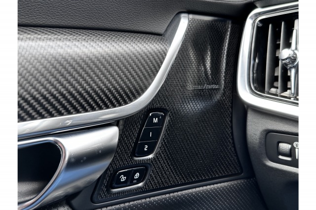 Volvo V90 2.0 T8 AWD R-Design 391PK | Pano | H&K Audio | Head Up | Memory | €31.900,- Incl. BTW.