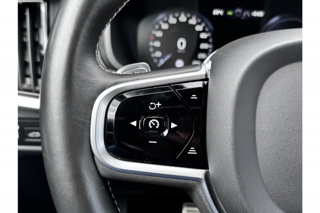 Volvo V90 2.0 T8 AWD R-Design 391PK | Pano | H&K Audio | Head Up | Memory | €31.900,- Incl. BTW.