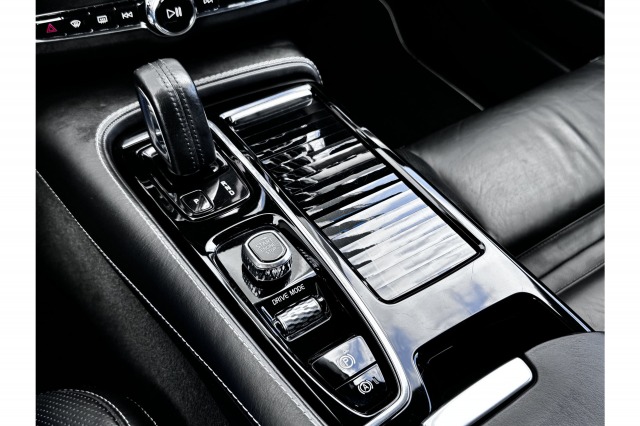 Volvo V90 2.0 T8 AWD R-Design 391PK | Pano | H&K Audio | Head Up | Memory | €31.900,- Incl. BTW.
