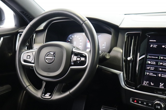 Volvo V90 2.0 T8 AWD R-Design 391PK | Pano | H&K Audio | Head Up | Memory | €31.900,- Incl. BTW. Volvo V90 2.0 T8 AWD R-Design 391PK | Pano | H&K Audio | Head Up | Memory | €31.900,- Incl. BTW.