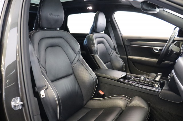 Volvo V90 2.0 T8 AWD R-Design 391PK | Pano | H&K Audio | Head Up | Memory | €31.900,- Incl. BTW. Volvo V90 2.0 T8 AWD R-Design 391PK | Pano | H&K Audio | Head Up | Memory | €31.900,- Incl. BTW.