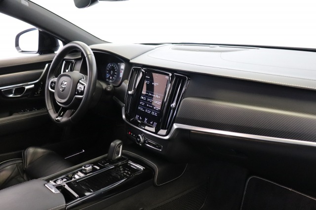 Volvo V90 2.0 T8 AWD R-Design 391PK | Pano | H&K Audio | Head Up | Memory | €31.900,- Incl. BTW. Volvo V90 2.0 T8 AWD R-Design 391PK | Pano | H&K Audio | Head Up | Memory | €31.900,- Incl. BTW.