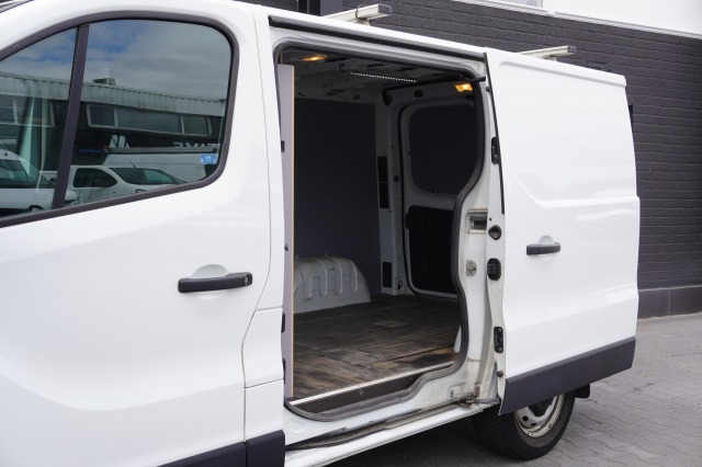 Renault Trafic 2.0 dCi 120PK EURO 6 - Airco - Cruise - PDC - €11.900,- Excl. Renault Trafic 2.0 dCi 120PK EURO 6 - Airco - Cruise - PDC - €11.900,- Excl.